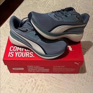 Puma Men's Athletic Shoes in Navy and White